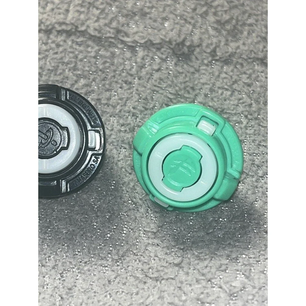 Beyblade Burst Lot Tomy Hasbro 3 Beys Unicrest Doomscizor Betromoth w/ Launcher